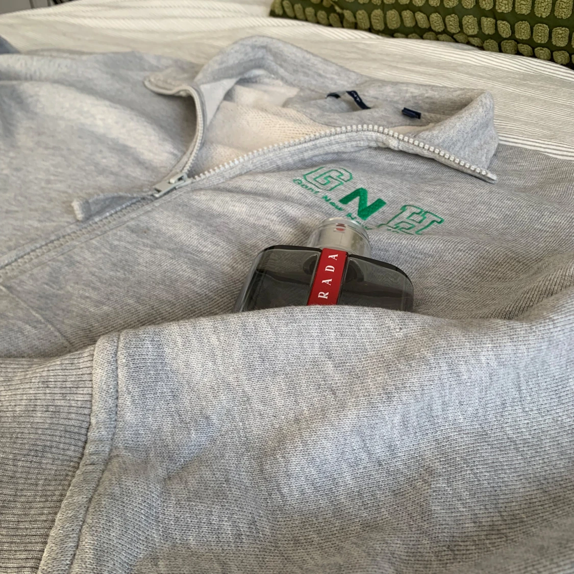 Grå zip hoodie från Gant - 1