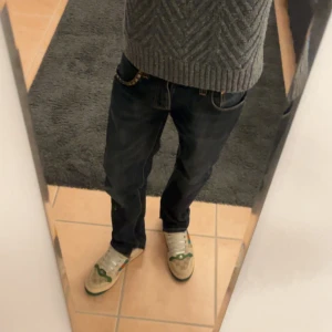 Custom vintage nudie  - Riktigt fet custom vintage nudie jeans I raw denim. Riktigt feta samt väldigt go passform. Unika med riktigt fet wash, washen syns mycket mer irl. Storlek 28/32 