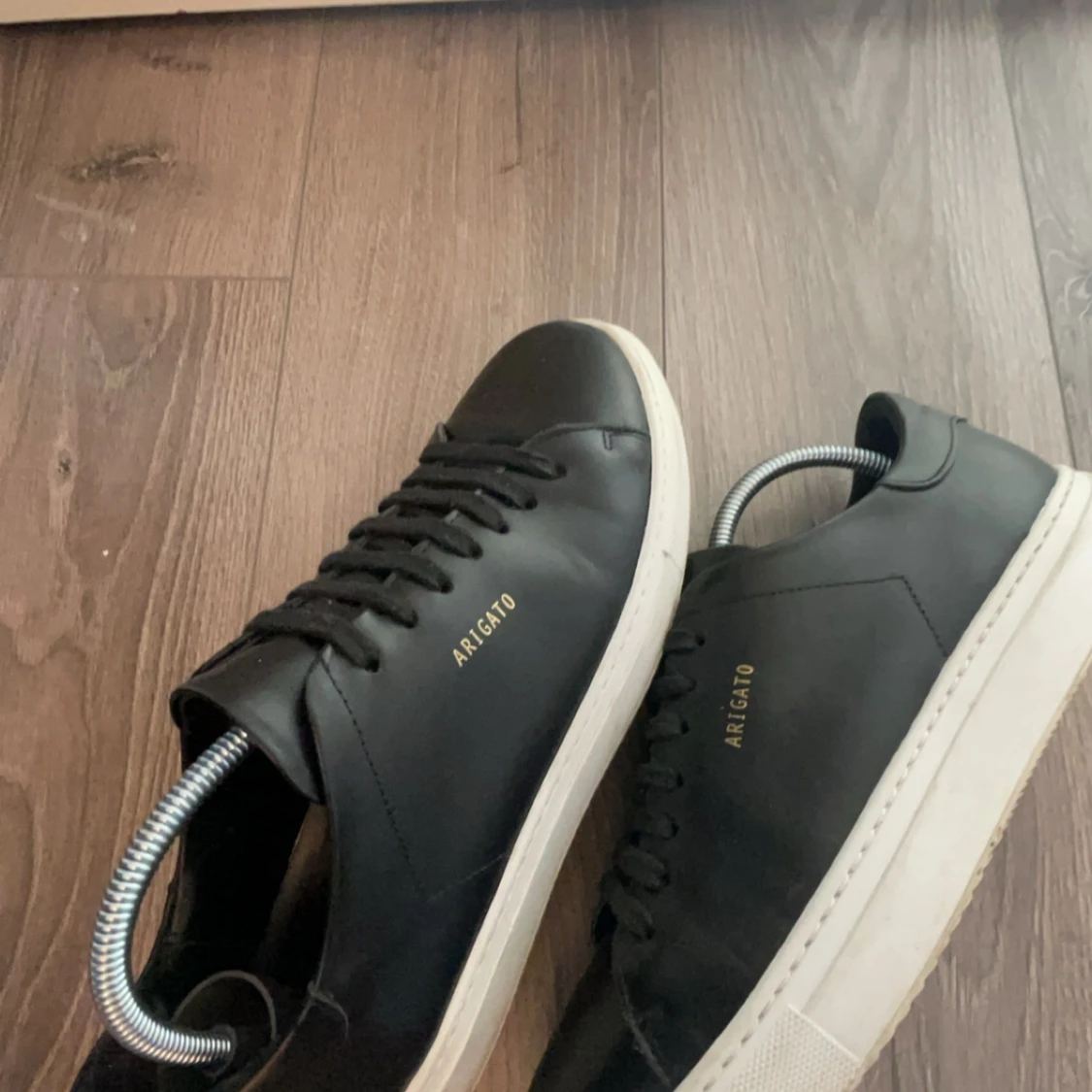 Svarta sneakers från Axel Arigato