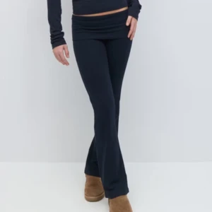 Mörkblå yoga pants  - Säljer för har dubbletter