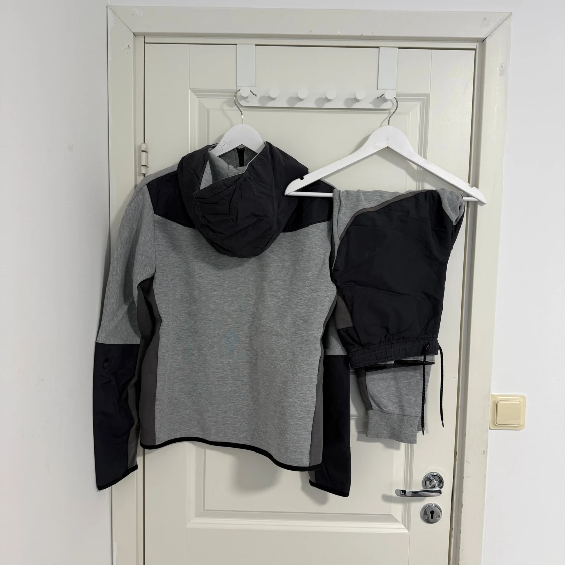 Nike Tech Tracksuit Grå  - 1