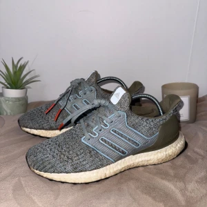 Adidas Ultra Boost 4.0 - Adidas Ultra Boost 4.0 - Raw White/Ash Green/Blue  Size: 38 Condition: Good  All defects are Always shown in the pictures if there are any!! Questions? Feel free to ask!  Checkout my account for more shoes, you might find a gem you size‼️ 
