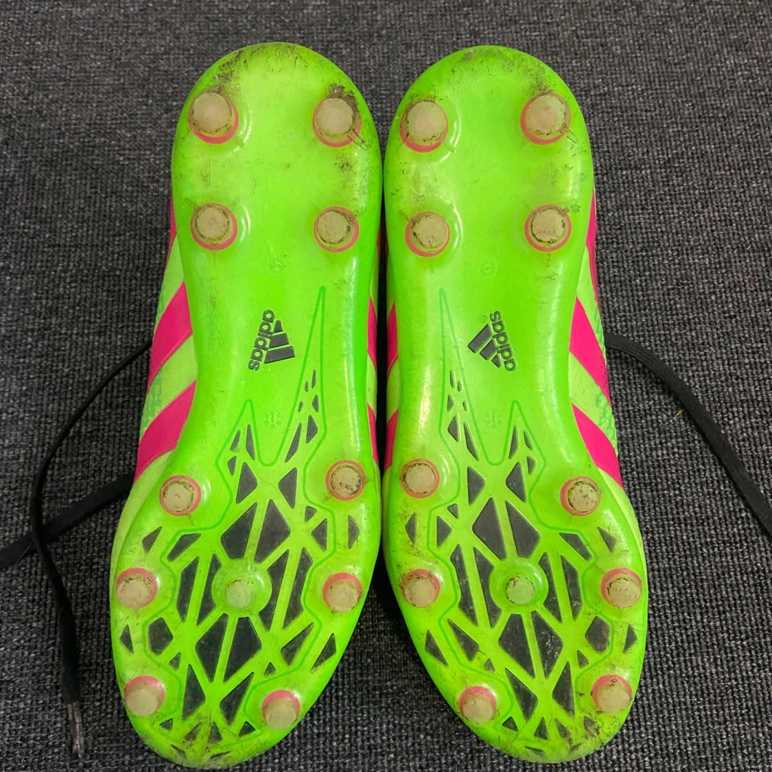 Gröna fotbollsskor från Adidas - 2