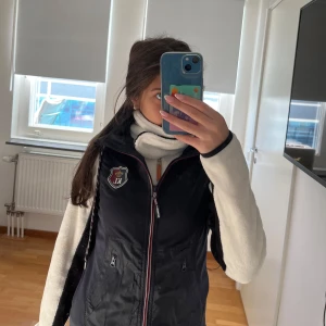 Ridväst - Jätte snygg ridväst (stickade koftan under säljs separat) ❤️