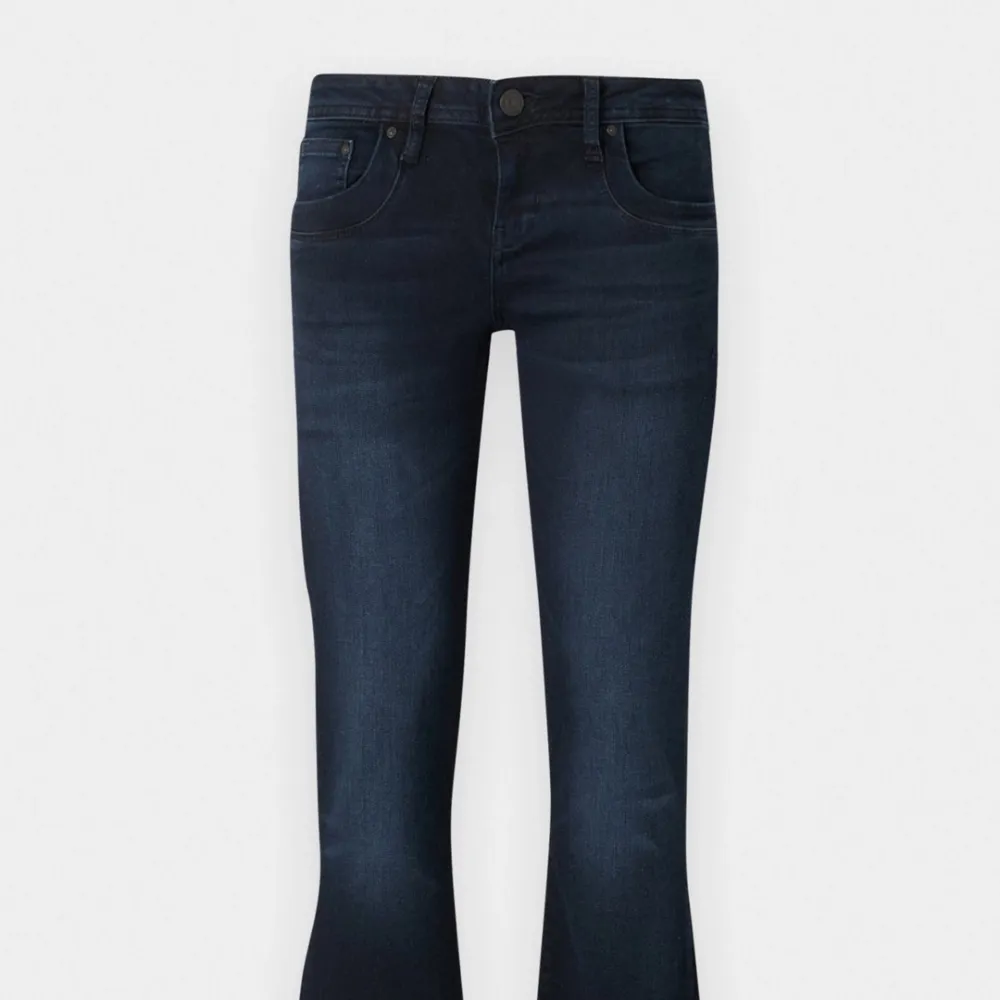 Mörkblå ltb jeans. Ord pris är 829kr men säljer dom för 500kr. Köparen står för frakten. Använt 2 gånger, inga tecken på användning. . Farkut & Housut.