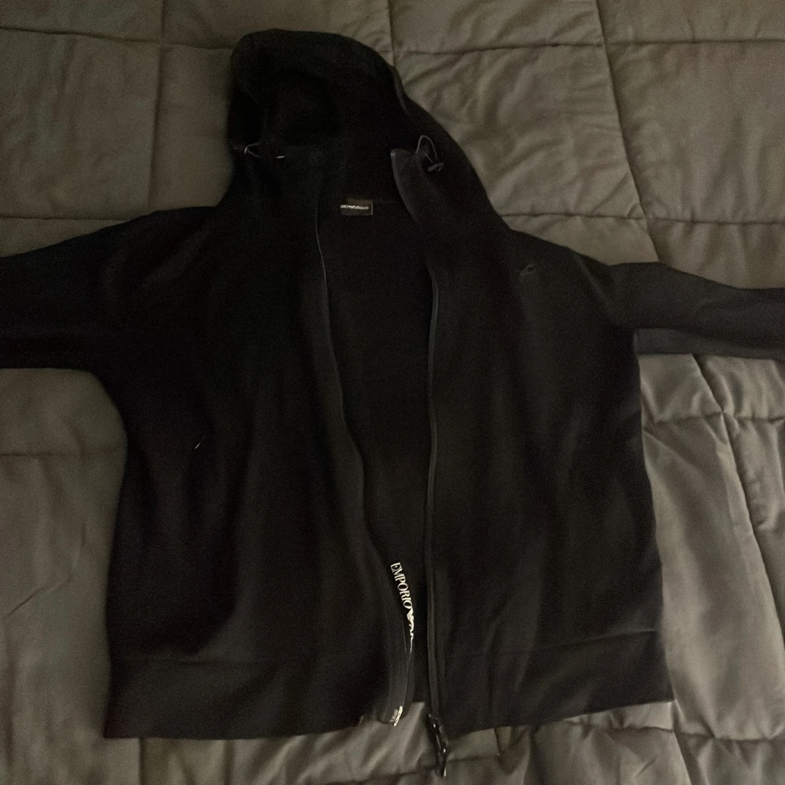 Svart huvtröja från Emporio Armani