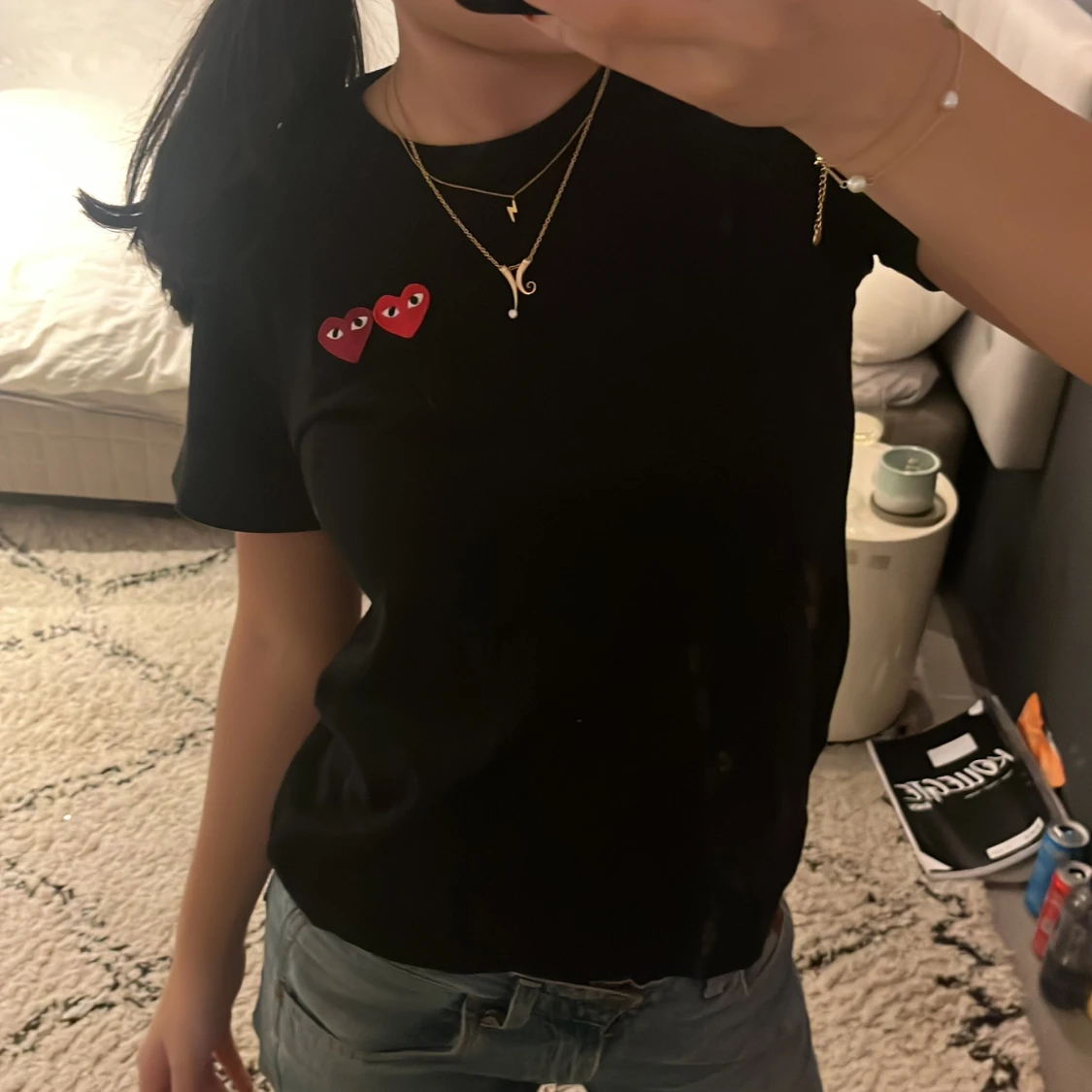 Svart t-shirt med hjärtdetalj