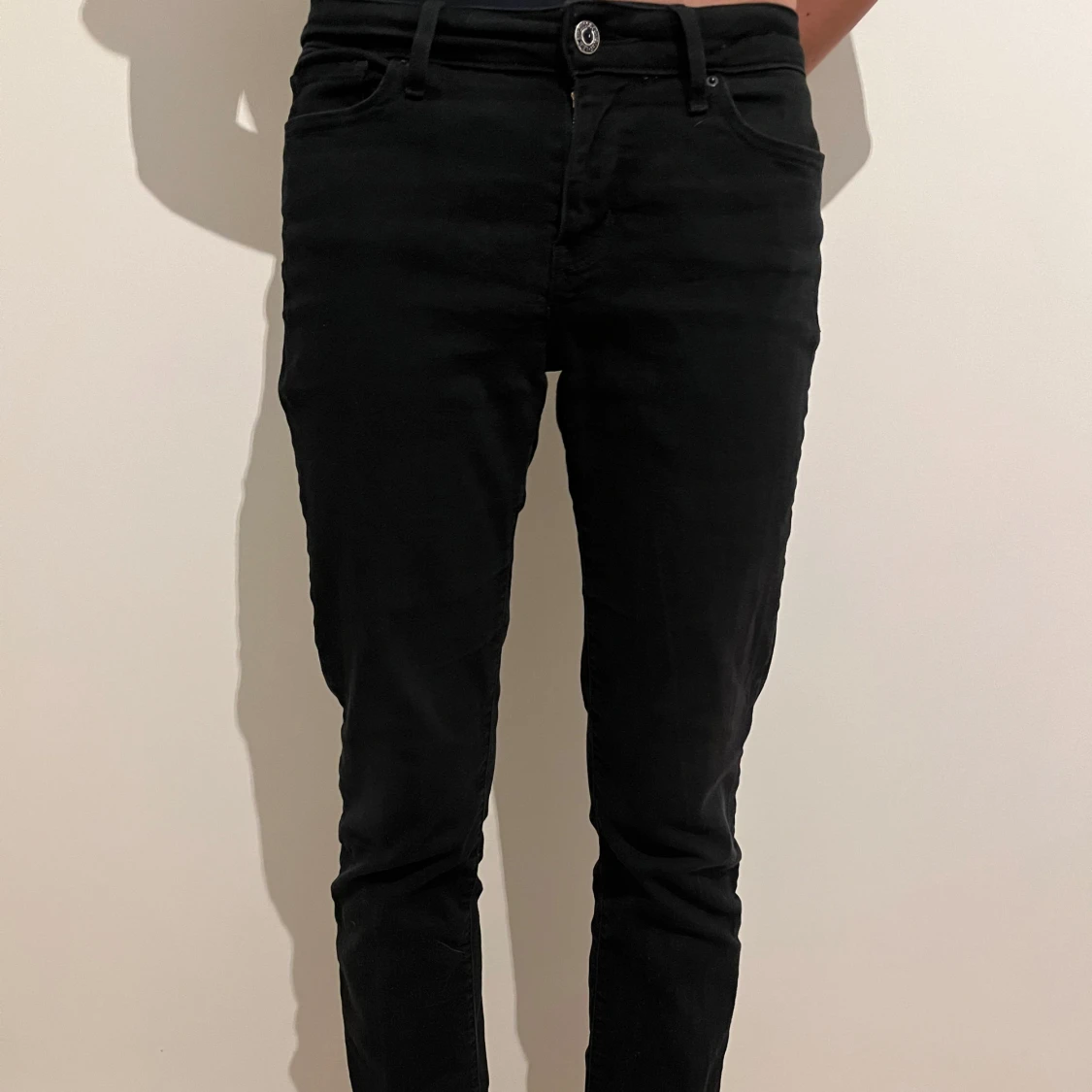 Svarta slim jeans från levis - 1