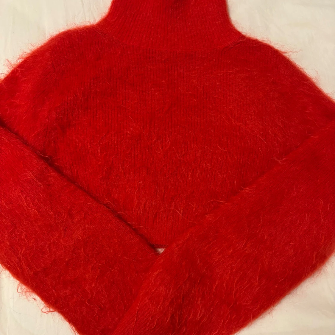 Röd mohairtröja från & Other Stories