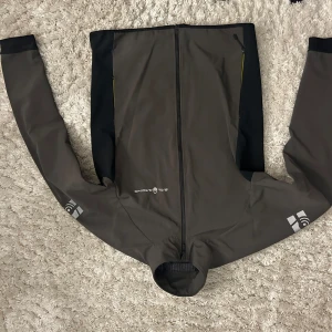 Sail Racing Vind Jacka - Storlek M, säljer då jag inte använder