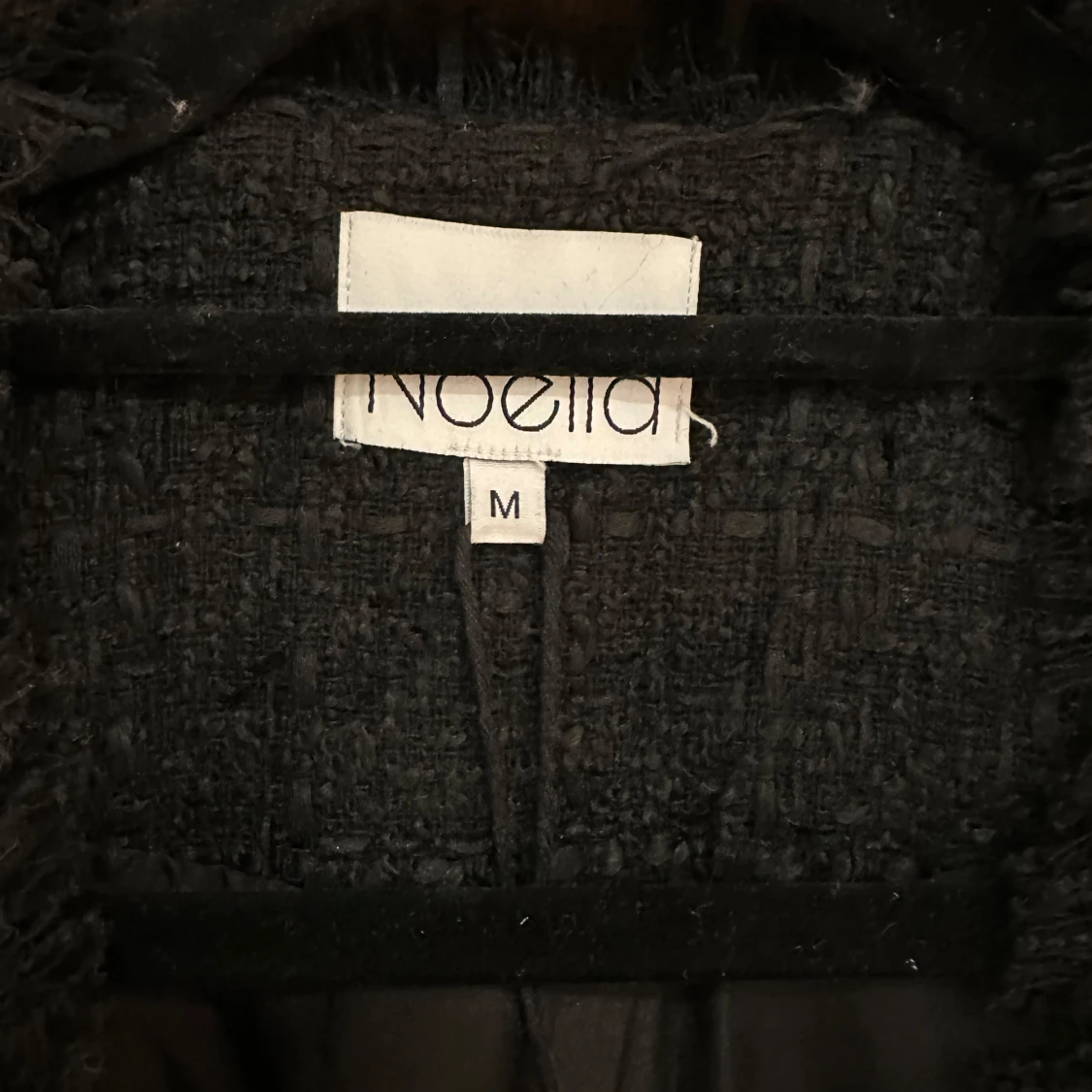 Svart kappklänning från Noella - 1