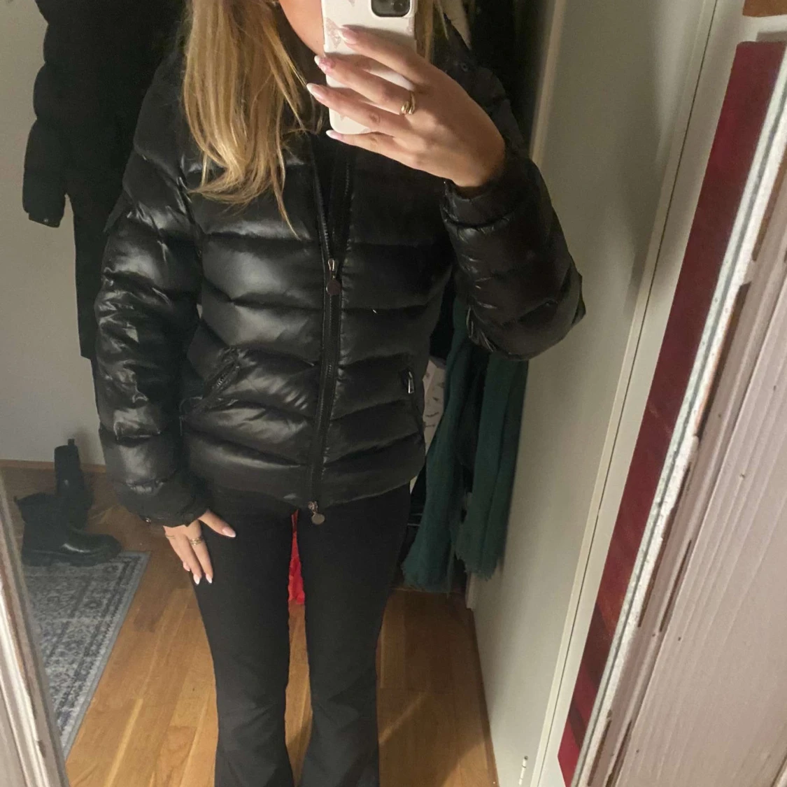 Svart dunjacka från Moncler liknande  - 1