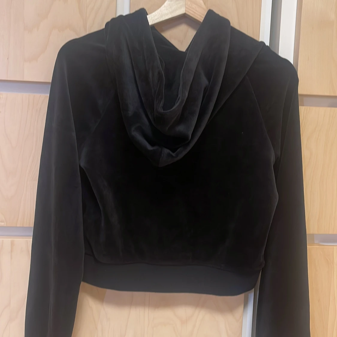 Svart hoodie från Juicy Couture - 1