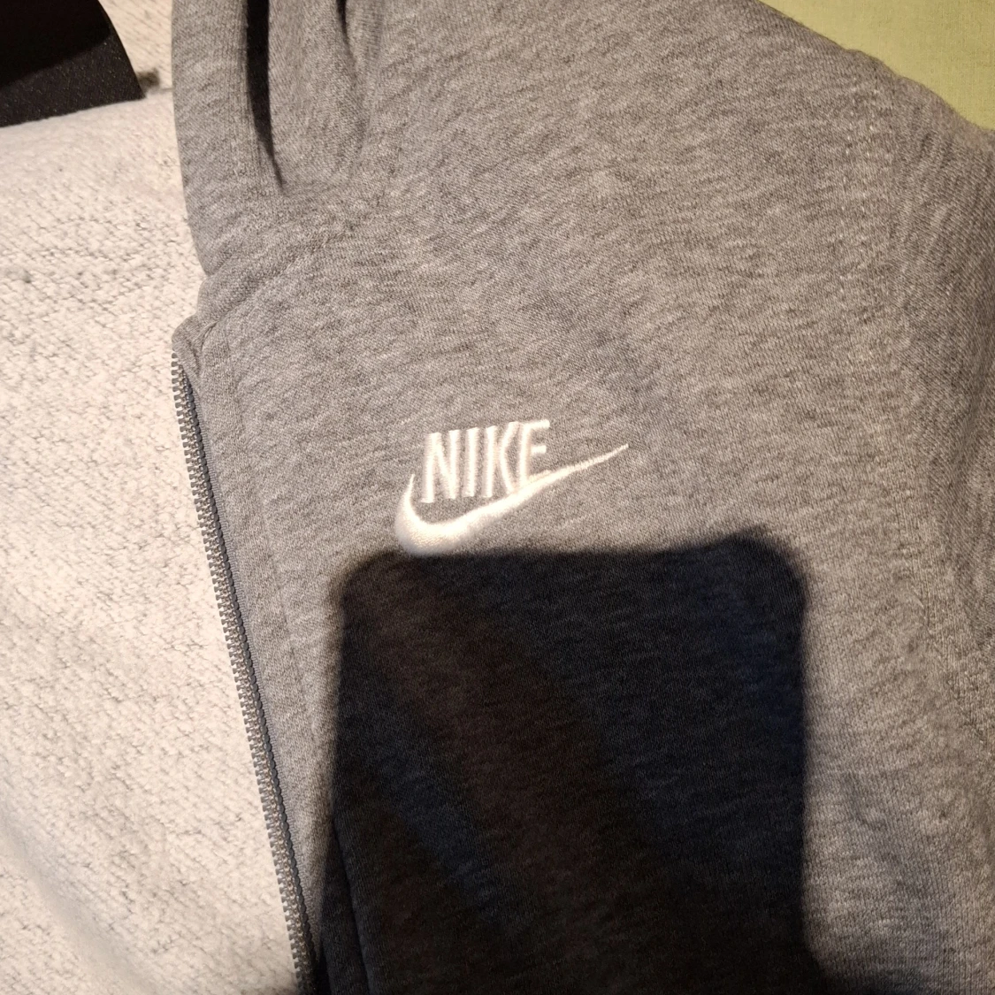 Grå hoodie från Nike 137-147 cm - 1