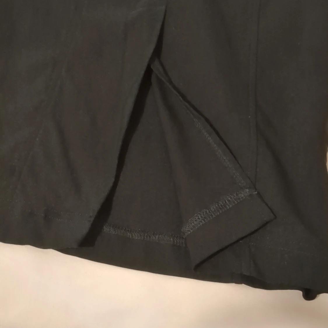 Svart kjol med knappar från Unique Vintage - 4