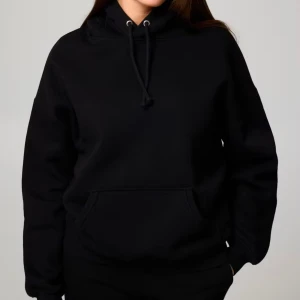 Svart hoodie - Säljer denna super fina hoodien från bikbok i svart str XS💞Passar mig som vanligt har S i tröjor. Bra skick och bara använd få gånger, köp för 400! Vill man köpa flera saker är det bara att skriva så skickar jag i samma paket för ett bättre pris