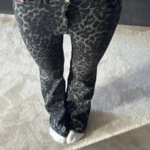 Leopard byxor  - Säljer dessa leopardbyxor från Calzedonia😊 säljs då de inte längre används!