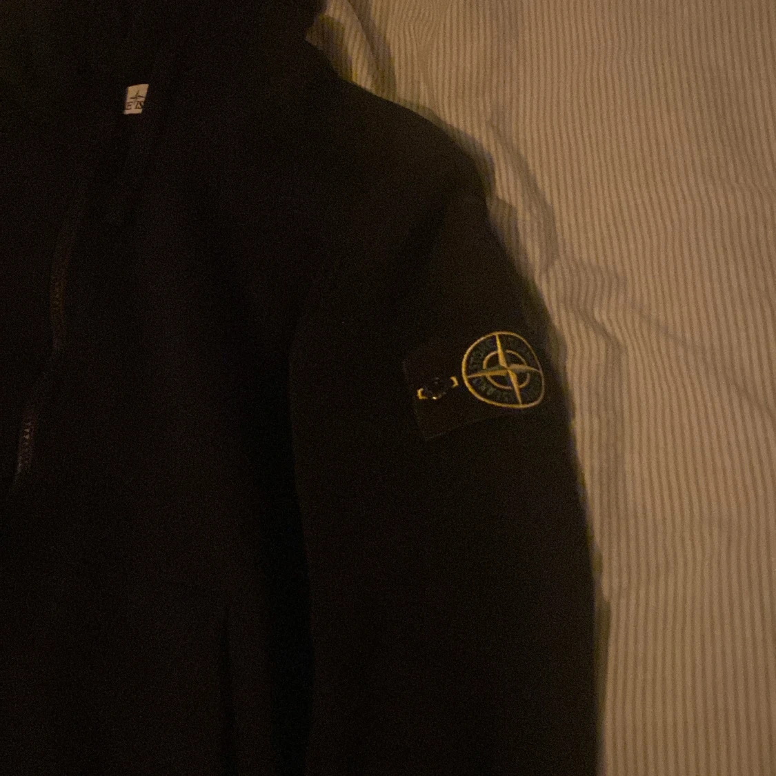 Svart hoodie från Stone Island - 1
