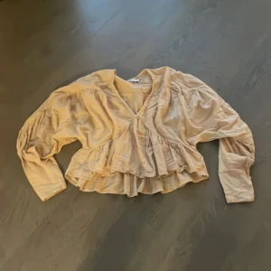 volangblus❤️ - supersnygg volangblus som passar till allt❤️