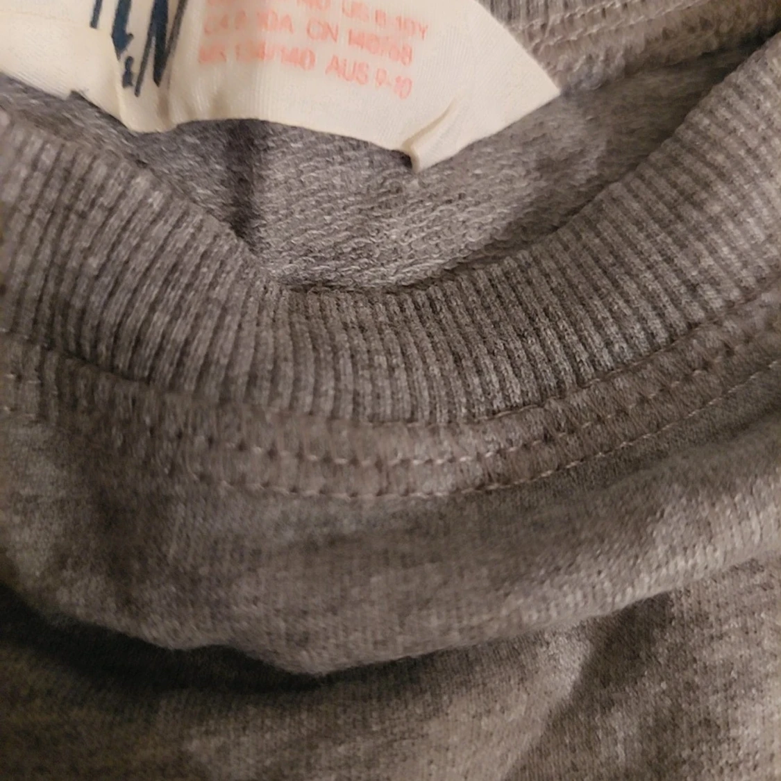 Grå  tröja till flickor med tryck från H&M - 2