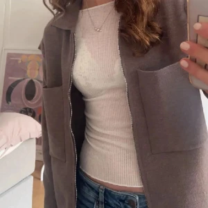 Genomskinlig topp - Fin topp, påminner om intimiisimi topparna. Vilket märke toppen är ifrån är oklart ☺️