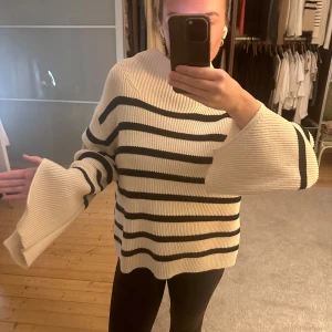 Stickad tröja - Stickad tröja från Carin Wester 🤍🖤