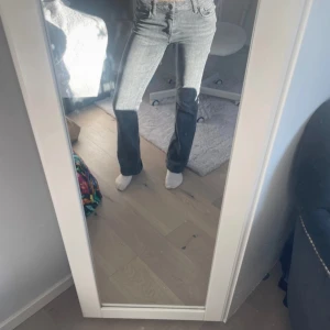 Lågmidjade jeans  - Säljer dessa snygga jeans för 280kr. Säljer pga dom används inte. 
