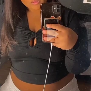 Topp från bikbok - Använd få gånger. Nyskick och superfin men blir tyvärr inte använd💕