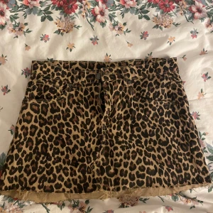 Leopard kjol - Använd endast en gång. I princip ny utan prislapp💕 köpt för 600