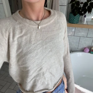 Stickad tröja  - Stickad tröja från zara, knappt använd 