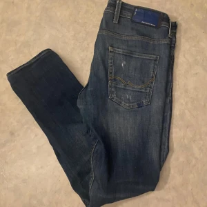 Jack n Jones jeans  - Säljer dessa riktigt feta Jens till vintern i Storlek 32/32. Vid frågor skicka pm🤩