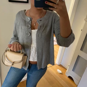 Grå volero - Sjukt söt grå bolero/kofta🩷