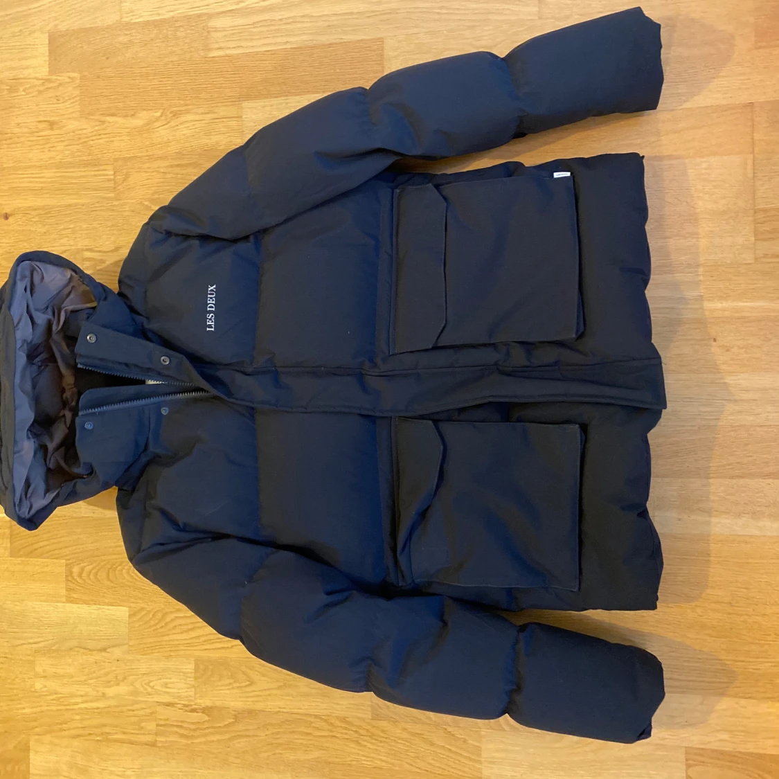 Svart pufferjacka från Les Deux - 90