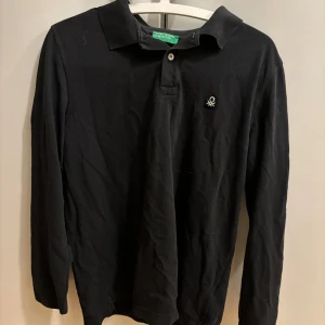 Svart benetton tröja - Snygg