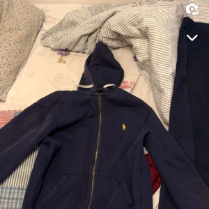 Rahlp Lauren dress säljs nt längre - Skön dress byxorna är ut släppta de några fläckar på byxorna men de är inte kvar för de är gammal bild