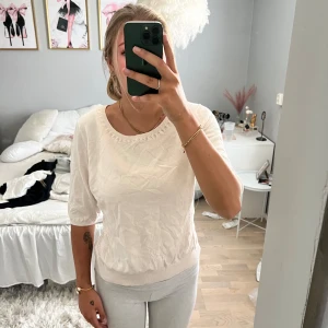 Topp - Topp i en fin ljusrosa färg med fina detaljer på😍