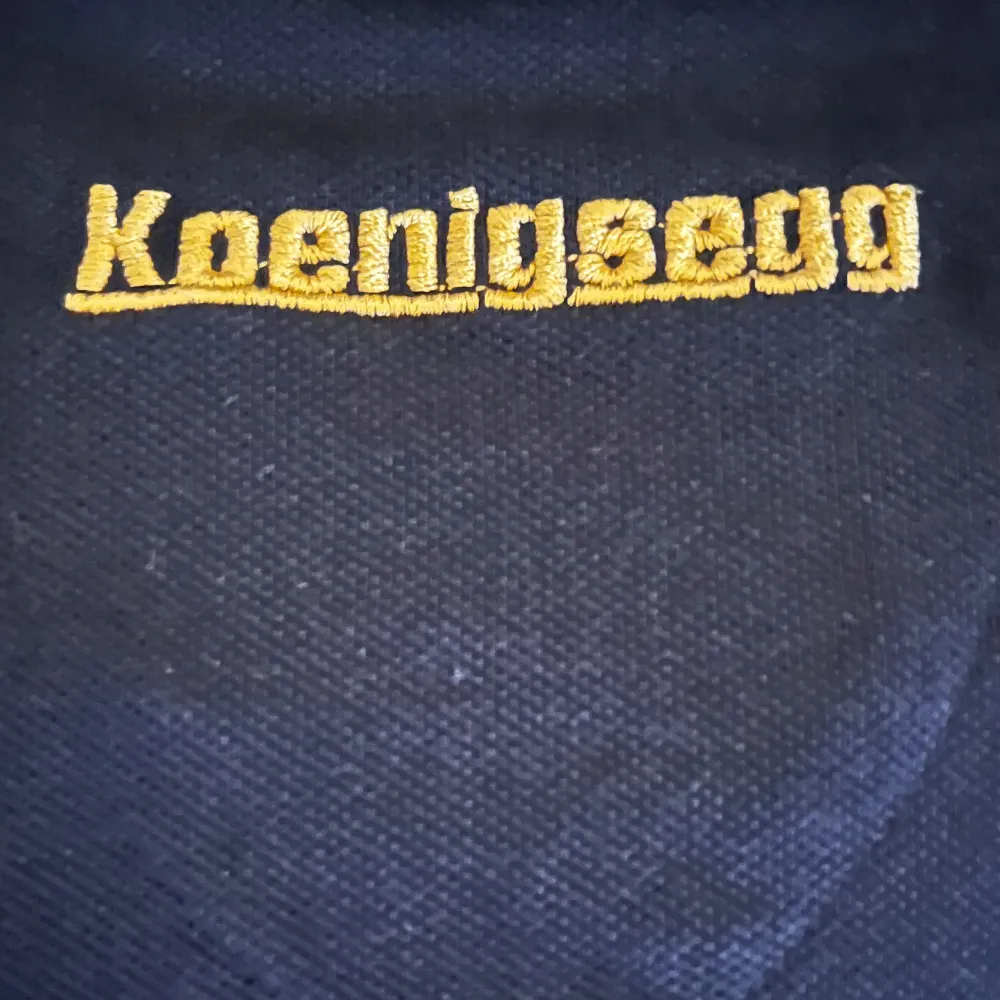 Aldrig använd tröja. Ligger fortfarande i påsen. Skit snygg tröja. Inköpt direkt ifrån deras fabrik i Ängelholm påse kommer såklart till.. T-shirts.