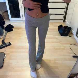 Mjukisbyxor  - Gråa ribbade mjukisbyxor i storlek XS🩶