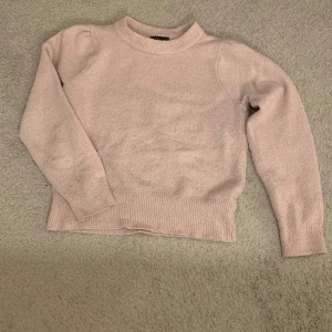 Stickad rosa tröja - Stickad rosa tjocktröja