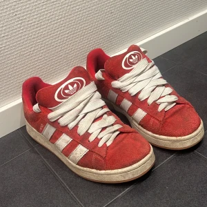 Adidas Campus  - Säljer mina röda campus skor från adidas❤️