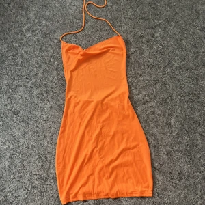 Kort orange klänning  - Bra skick