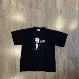 The godfather t shirt - Vintage the godfather t shirt i bra skick. Skriv för frågor eller mått.