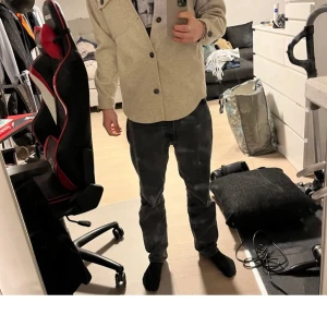Overshirt - Otroligt snygg overshirt från jack and jones, inga täcken på användning. Köpt ifrån jack and jones nypris 700kr
