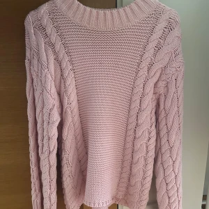Rosa kabelstickad tröja - Använd fåtal gånger. Storlek xs men passar även S.