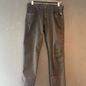 Replay anbass - Svarta Replay anbass. Skick 10/10 aldrig använda. Storlek 31