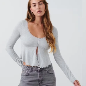 Grå topp Gina tricot - Superfin topp från Gina tricot❤️