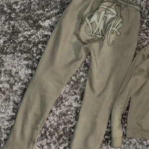 Syna world byxor - Bra skick| äkta| bra pris| finns någon fläck 