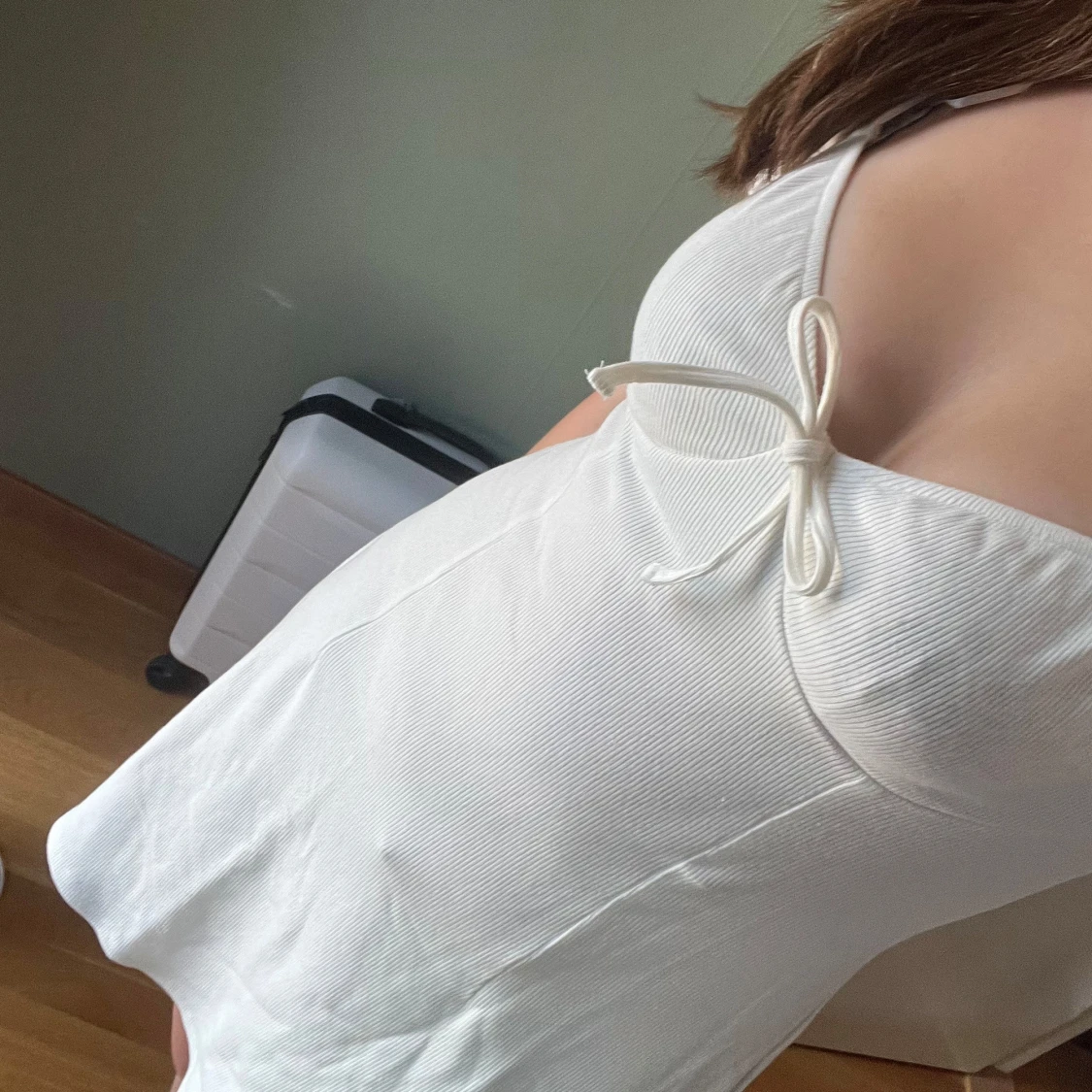 Vit klänning med knytband