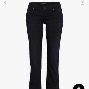 Ltb jeans🫶🏻 - Säljer dessa skit snygga jeans från Plick, jag har använt dem Max 3 gånger pågrund av att jag inte gillar hur de sitter på mig! Skriv privat om ni har frågor!💕storlek 25/32  TRYCK INTE PÅ KÖP NU INNAN NI HAR SKRIVIT TILL MIG!!