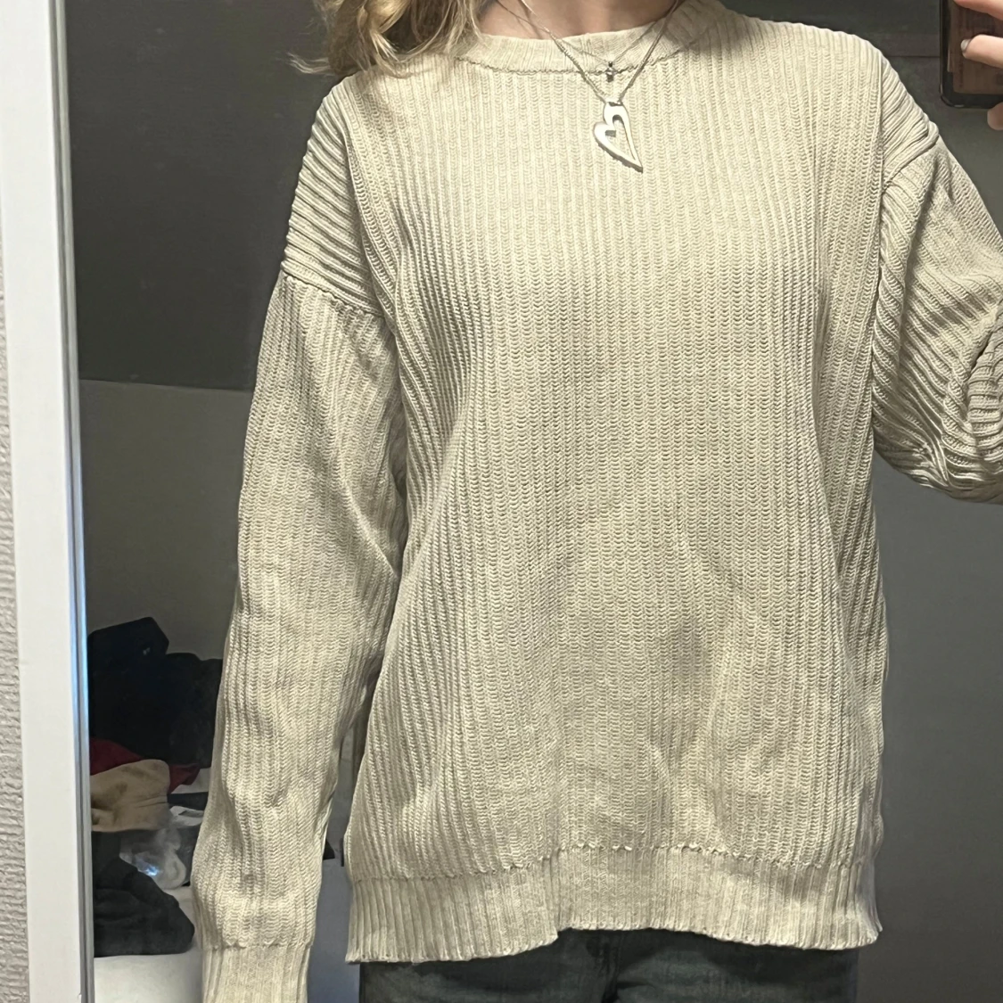 Beige stickad tröja från Clifton